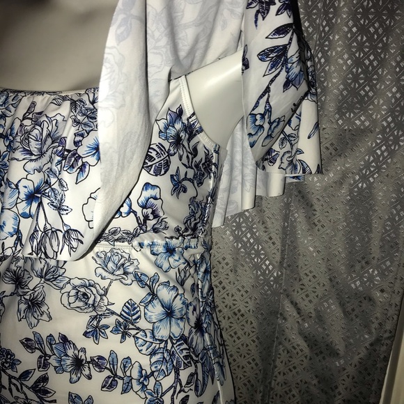 ⬇️Athena Blue&white floral off shoulder swim suit - Picture 4 of 6